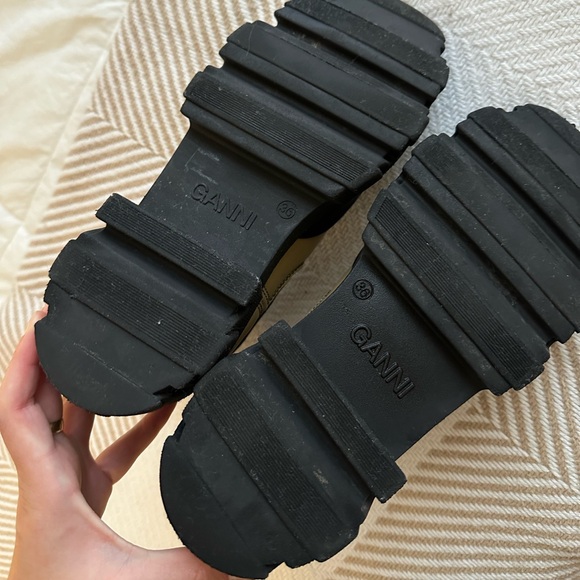 Ganni beige low cleated Chelsea boots EU 36 (us 5.5/6) - Picture 4 of 5